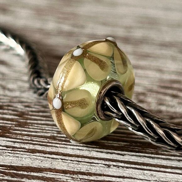 TROLLBEADS Pastel Yellow, Green & Gold Glitter Stained Glass LAA 925S NEW! - Picture 2 of 6